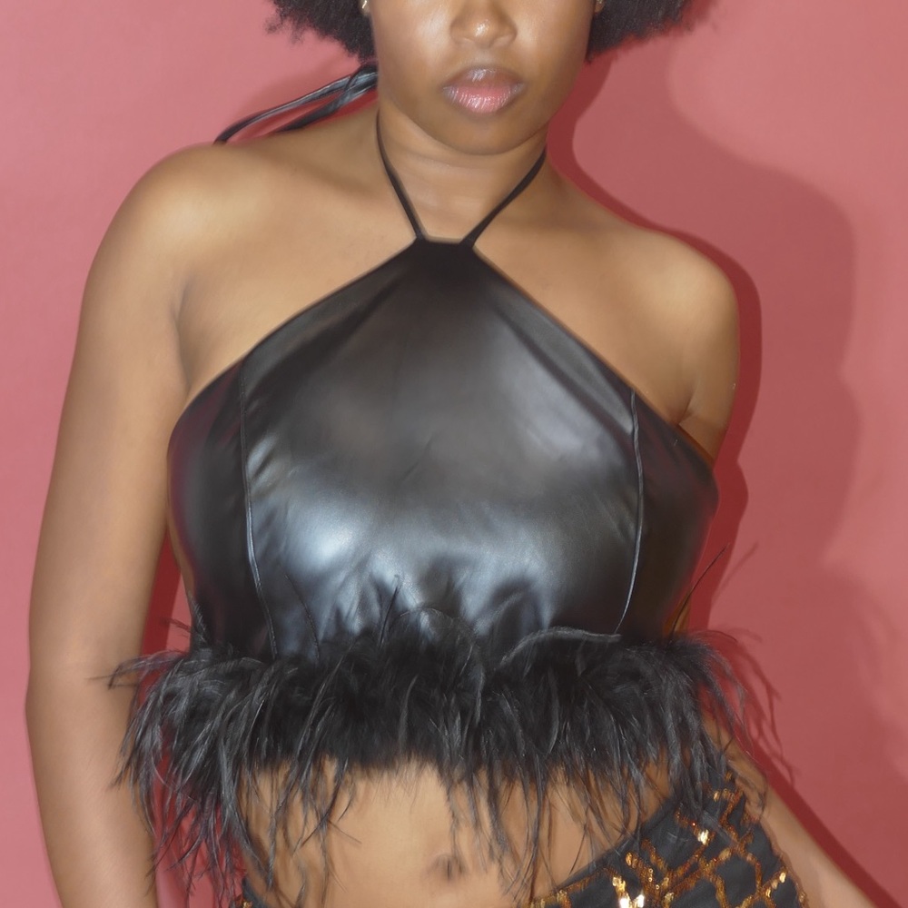 🔵 Feathered Black Halter Crop Top